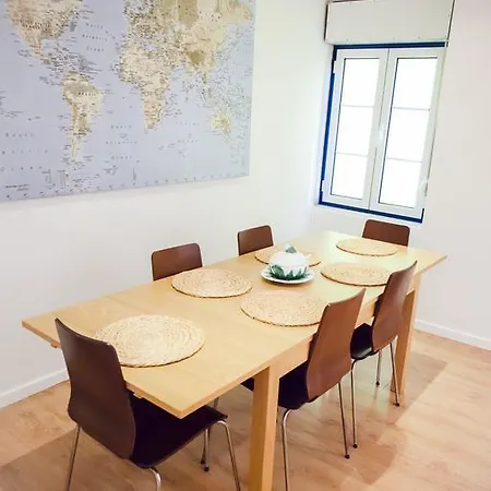 Beautiful Three Bedroom In Graca Lisboa